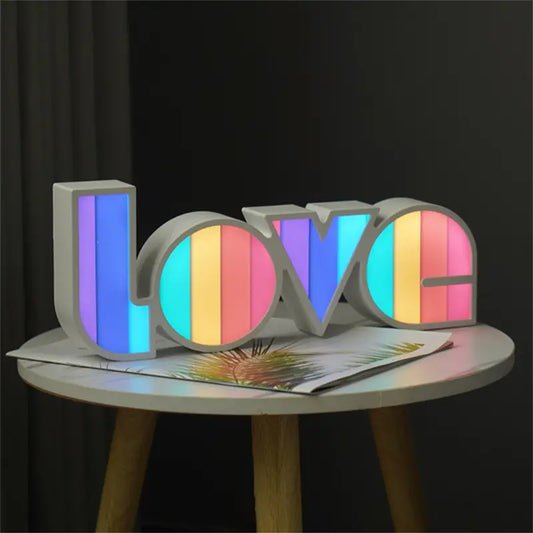 Kacie - Love Lampe in Regenbogen Farben