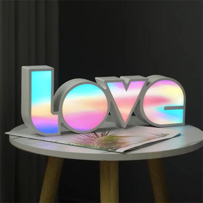 Kacie - Love Lampe in Regenbogen Farben