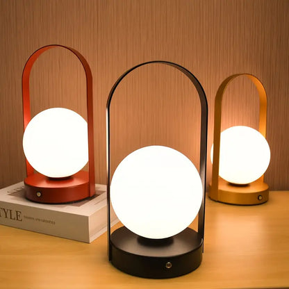 Kayla - Stylische tragbare LED Tisch Lampe