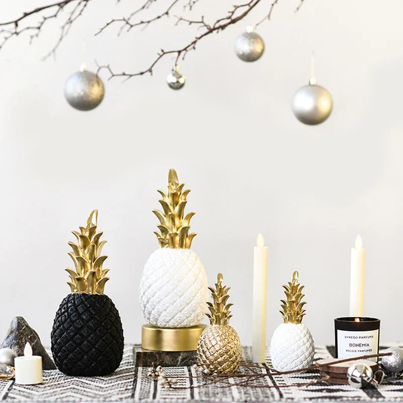 LumiPine - gold ananas home decor