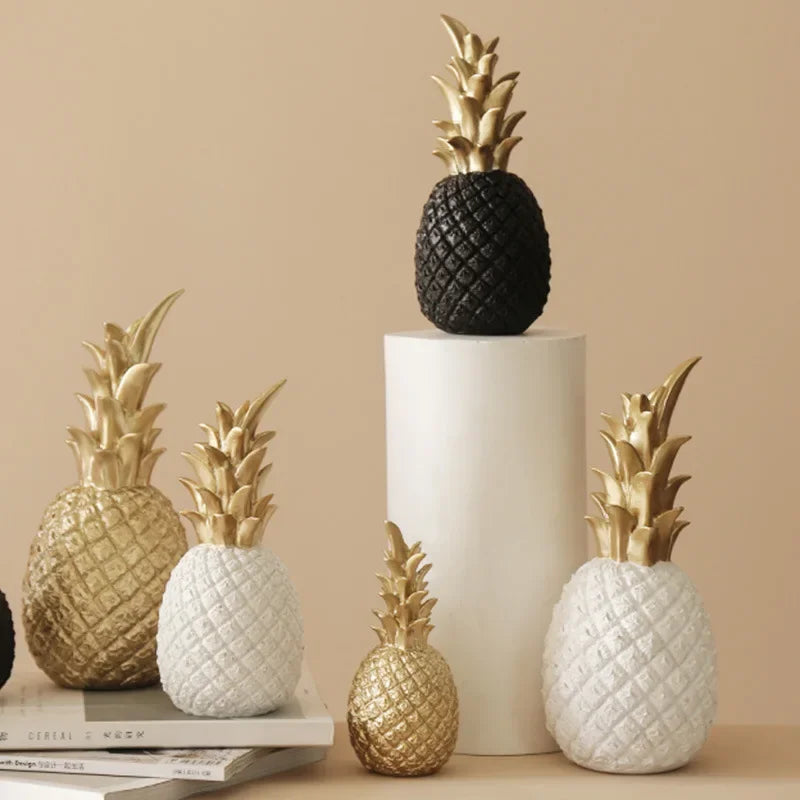 LumiPine - gold ananas home decor