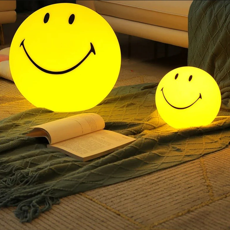 Smiley-Nachtlicht mit wiederaufladbarer LED und Touch-Schalter