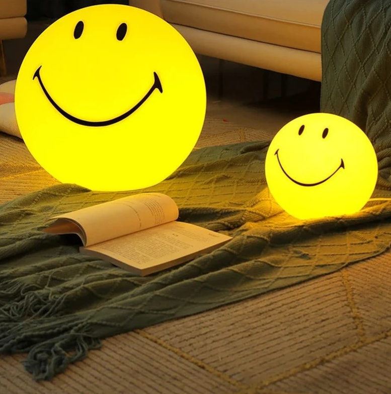 Smiley-Nachtlicht mit wiederaufladbarer LED und Touch-Schalter