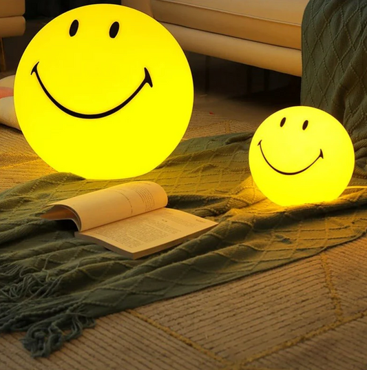 Smiley-Nachtlicht mit wiederaufladbarer LED und Touch-Schalter